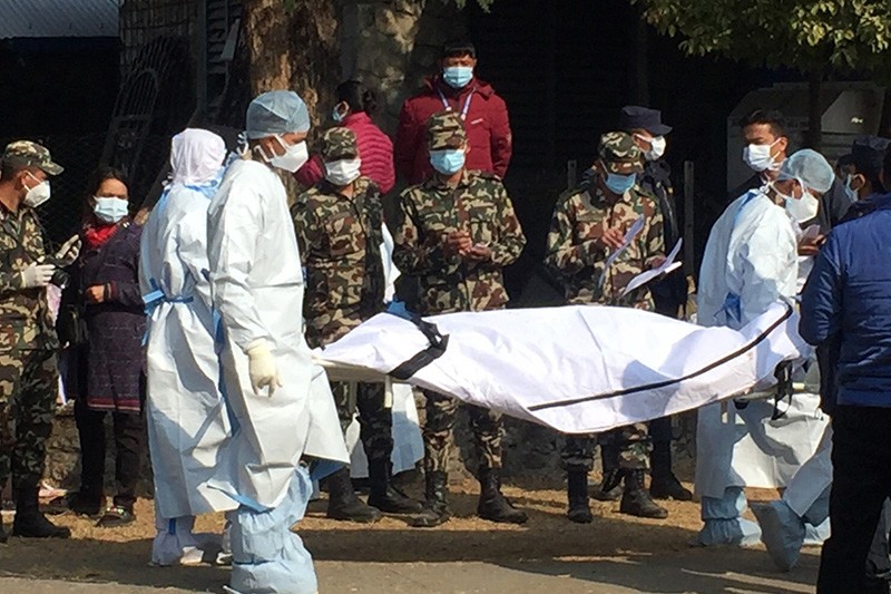 पोखरा विमान दुर्घटना : काठमाडौं ल्याइएका शवको परीक्षण सुरु